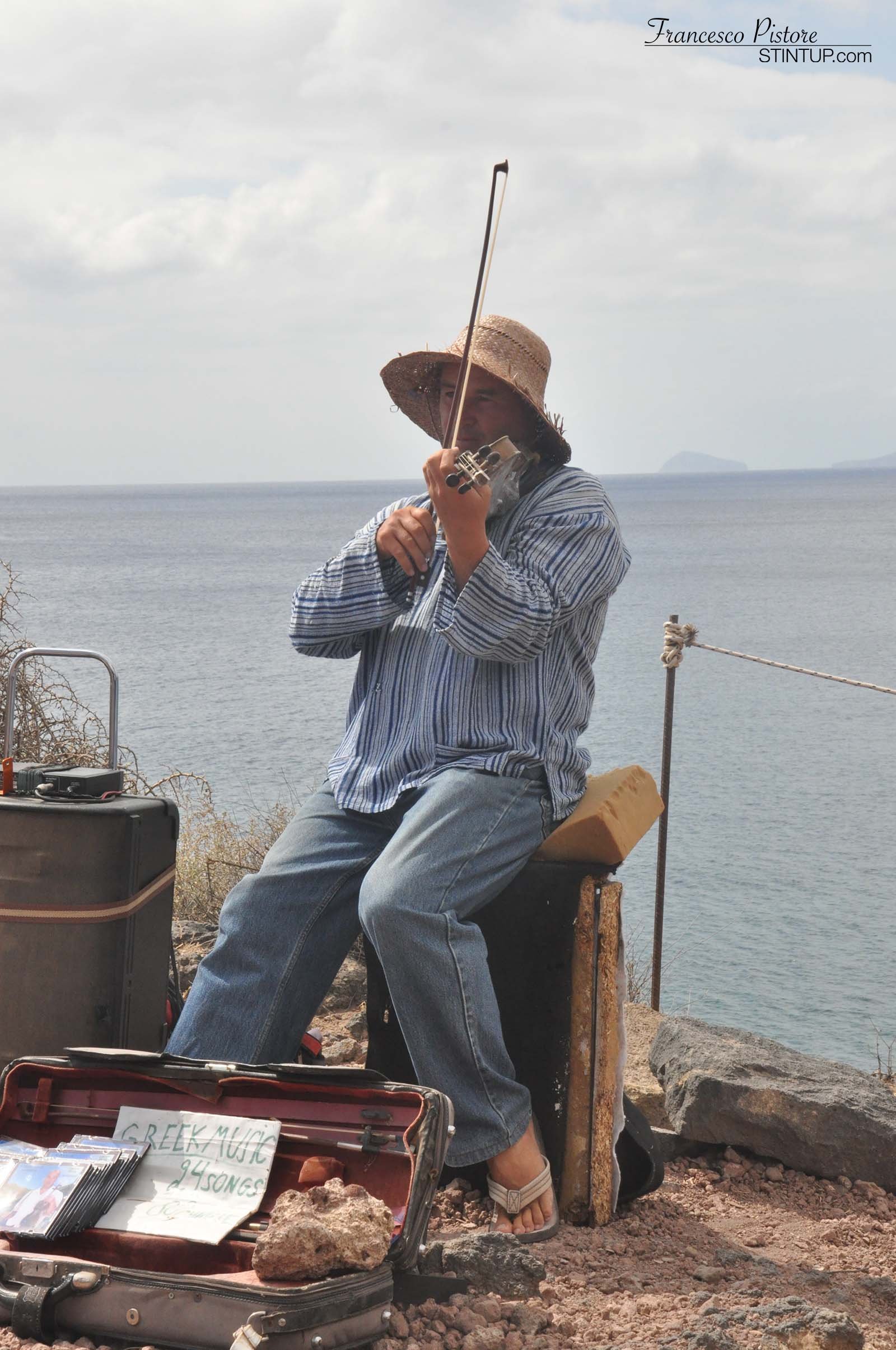 Musica folkloristica sopra la Red Beach