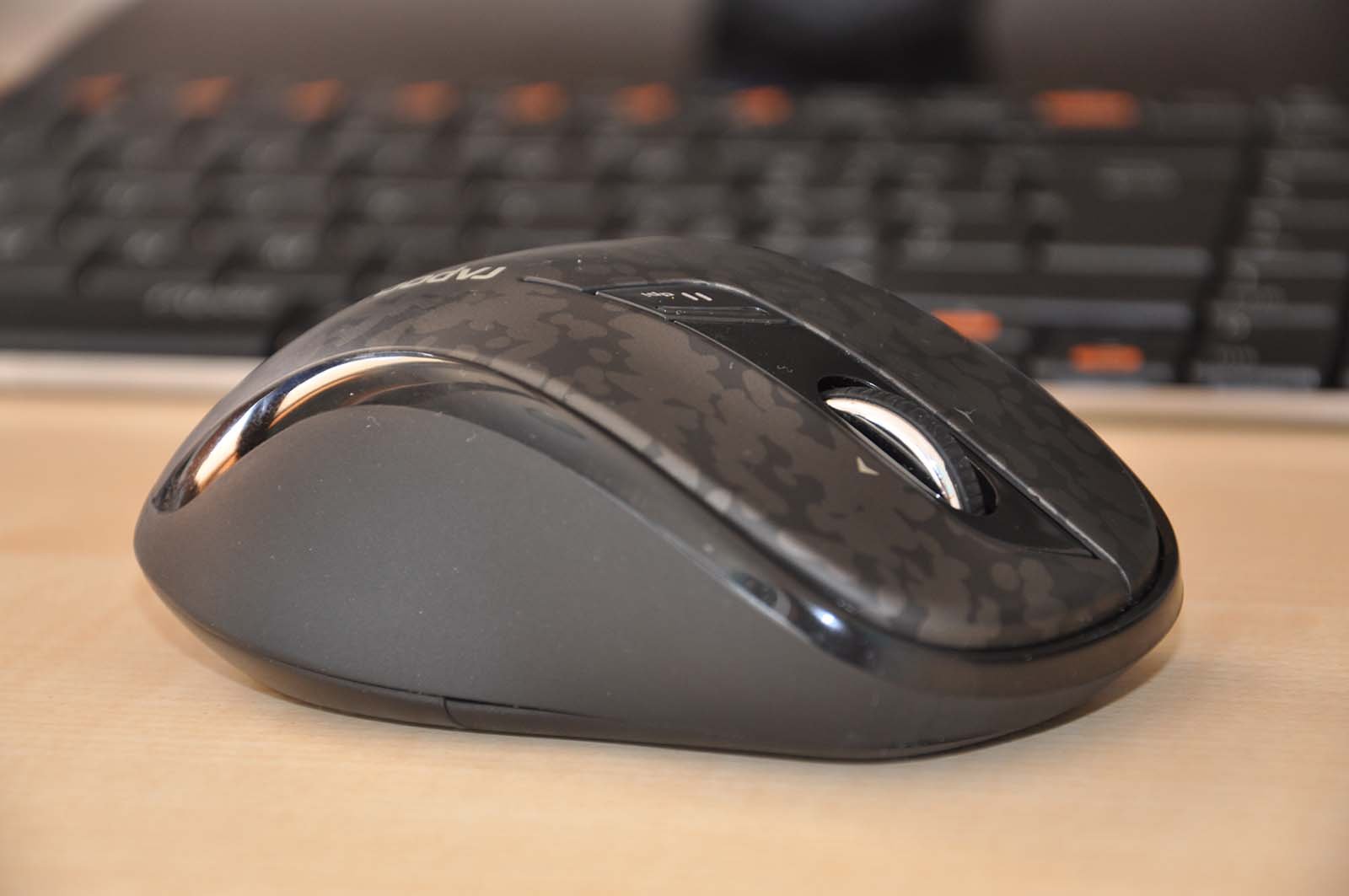 Rapoo 7100p è compatto ma ergonomico