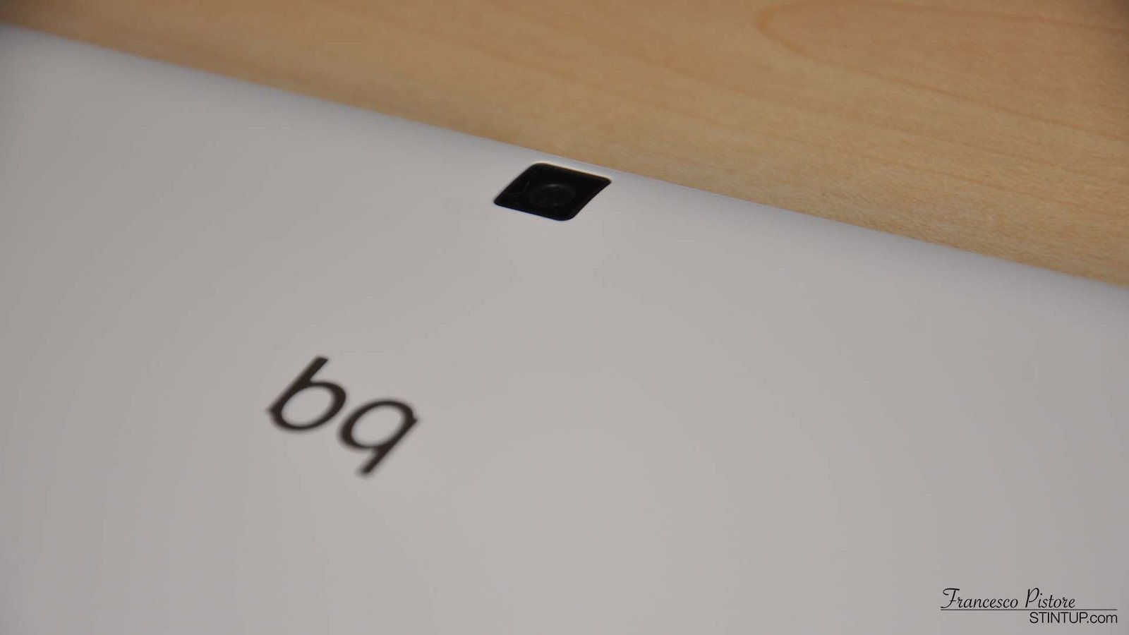 La fotocamera posteriore è da 5 megapixel