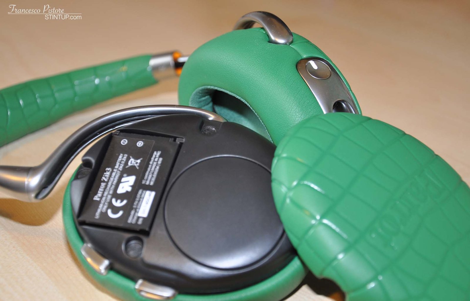 Batteria e led di stato (diventa rosso quando in carica)