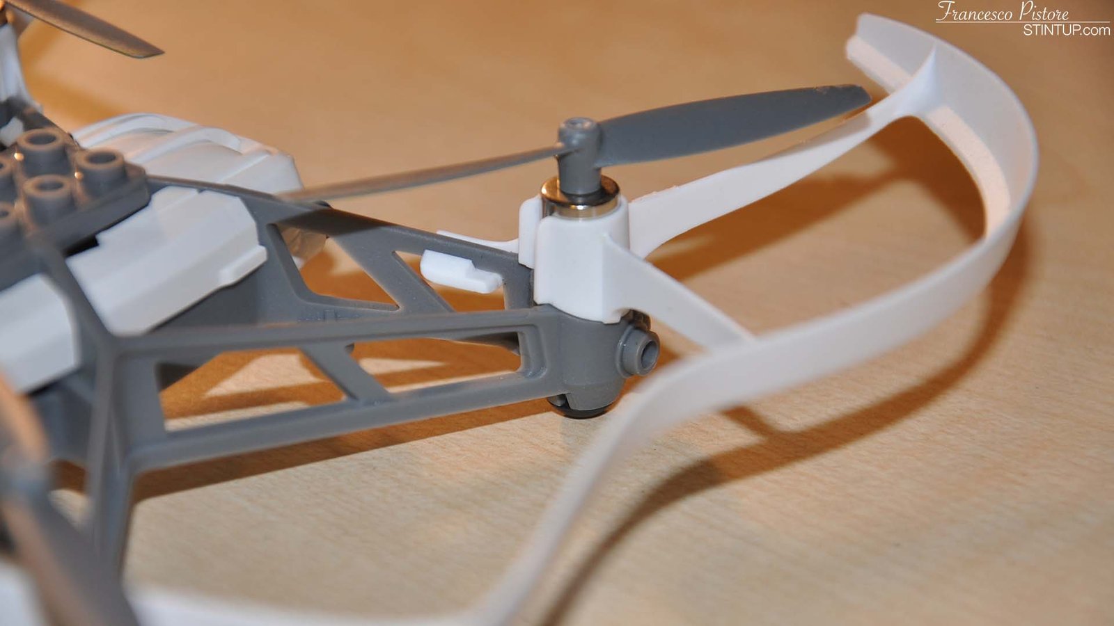 Parrot Minidrones Mars: il drone per tutti | Videorecensione 7 La stabilità del minidrone Parrot è davvero molto buona