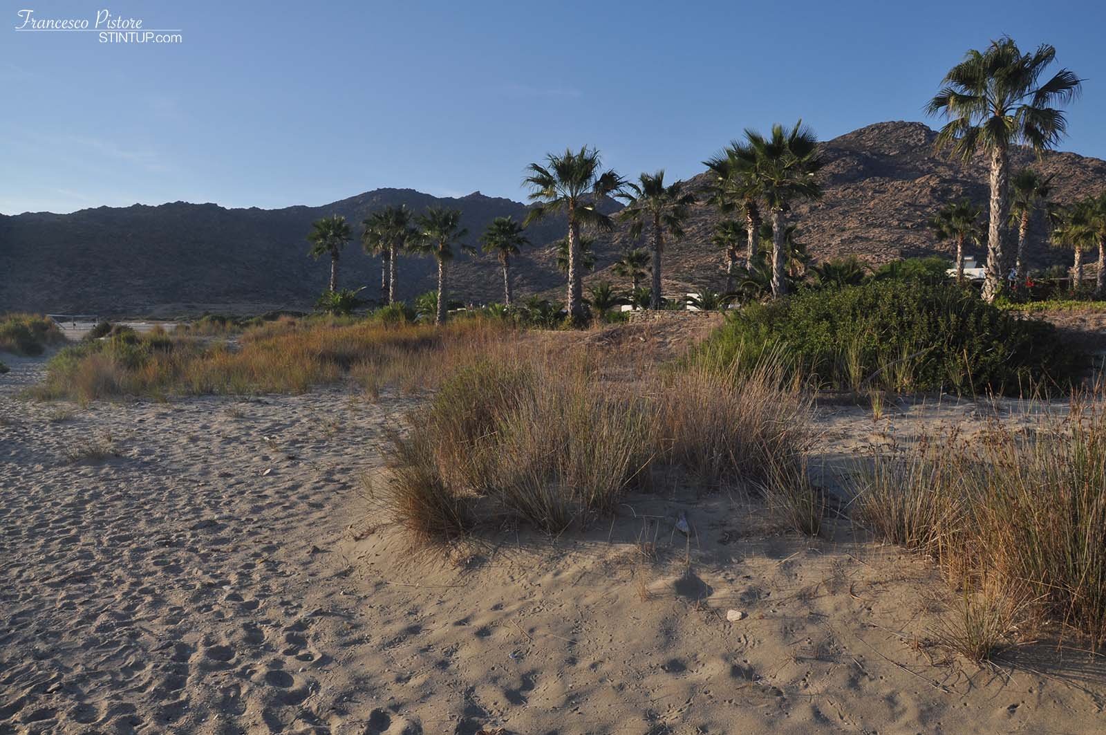 La spiaggia di Maganari, isola di Ios