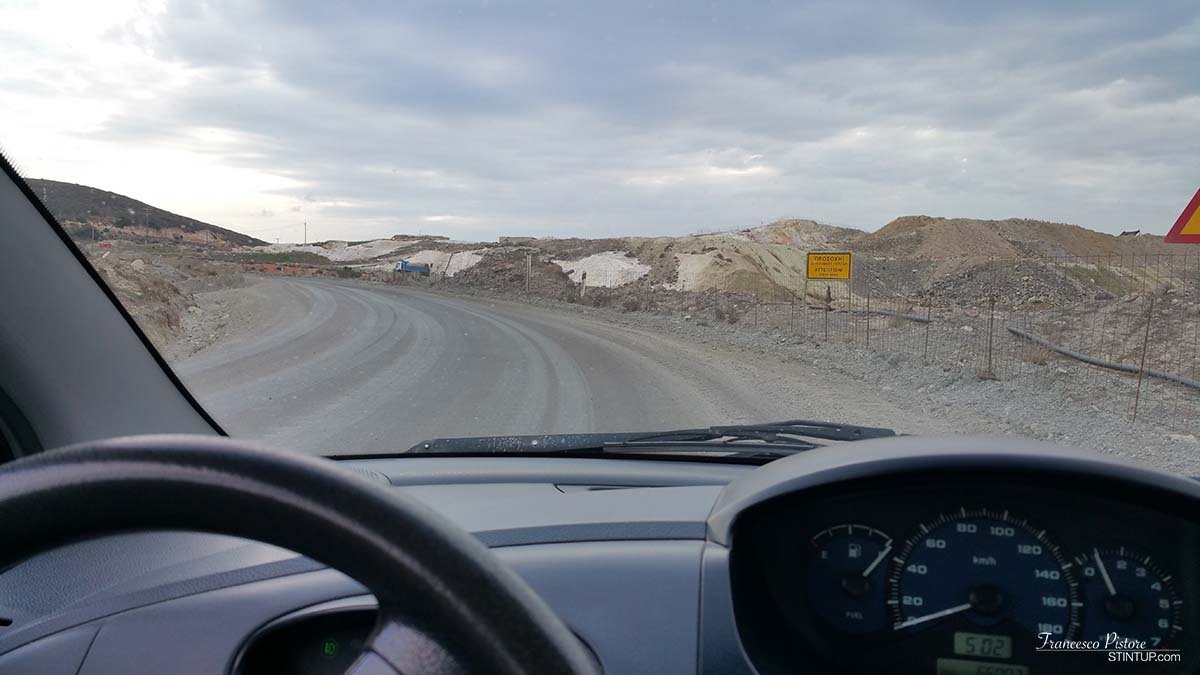 Milos. Sterrato verso Voudia