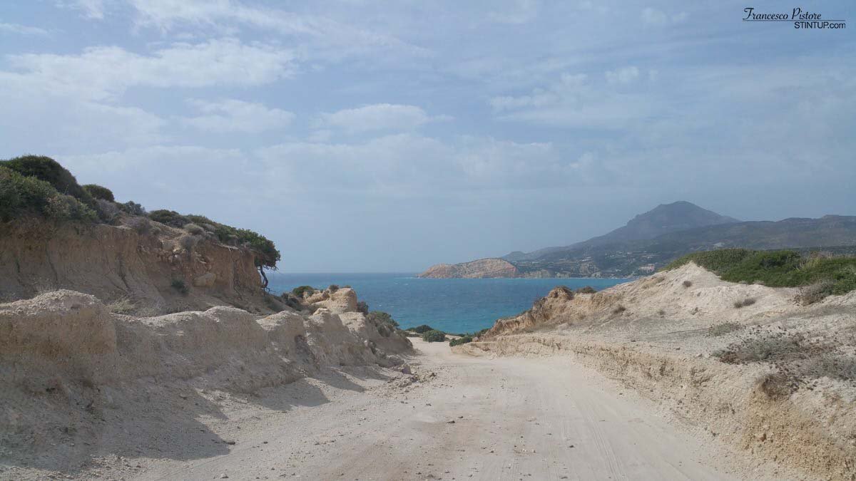 Milos. Strada verso Fyriplaka