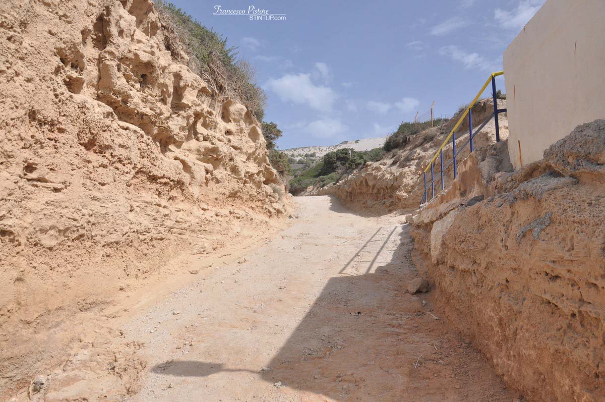 Milos. Strada verso Fyriplaka