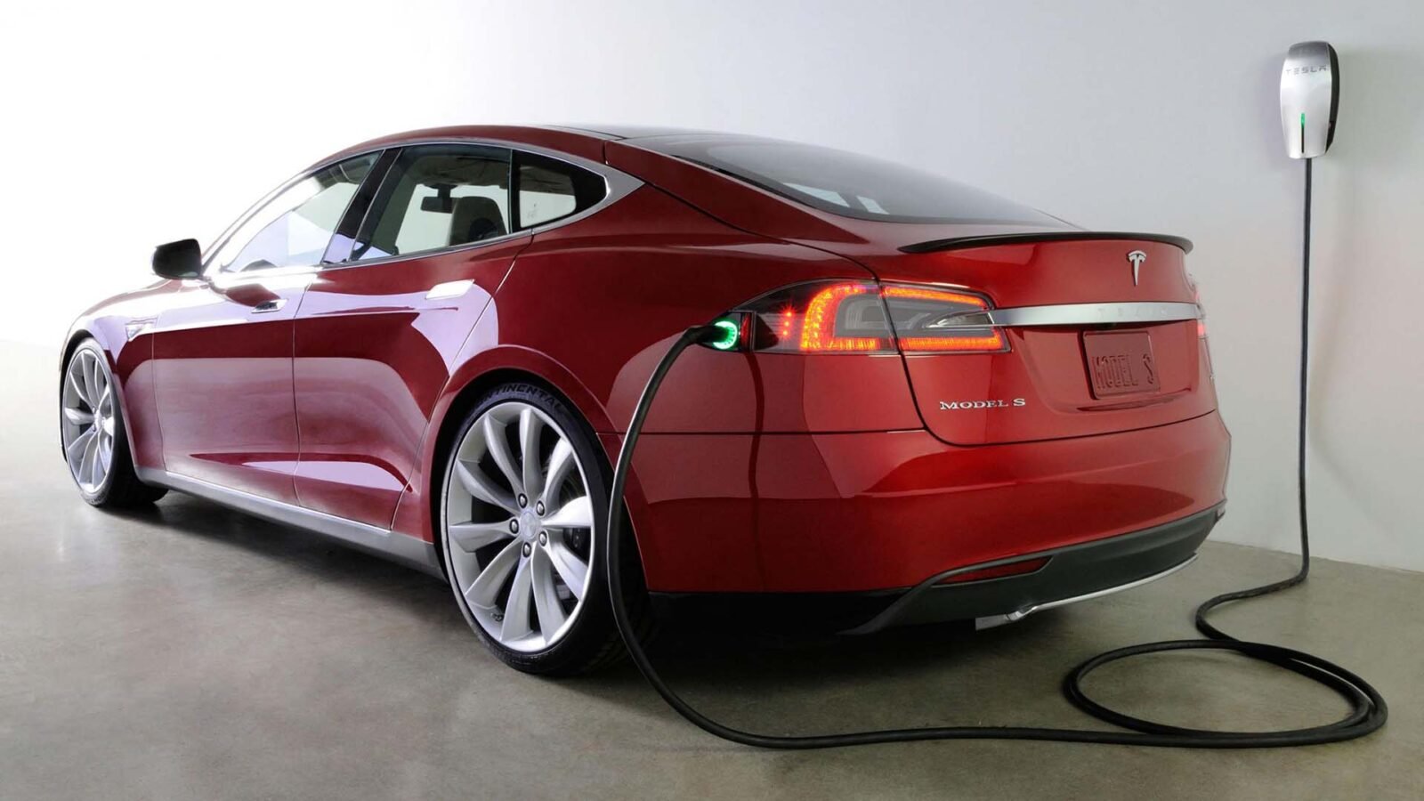 L'elettrico inquina più del benzina? 1 tesla multata