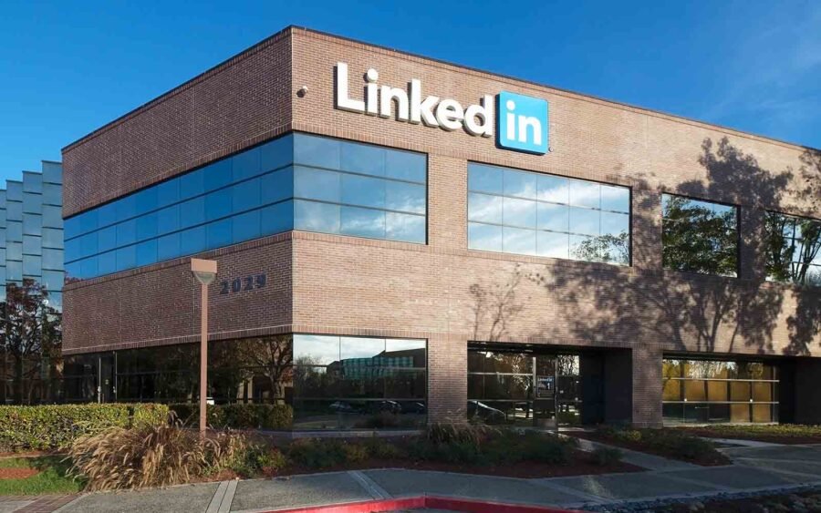 Microsoft compra LinkedIn per 26,2 miliardi di dollari e il titolo vola al NYSE 5 LinkedIn Headquarters Mountain View