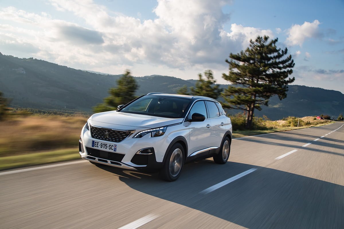 3 PEUGEOT 3008