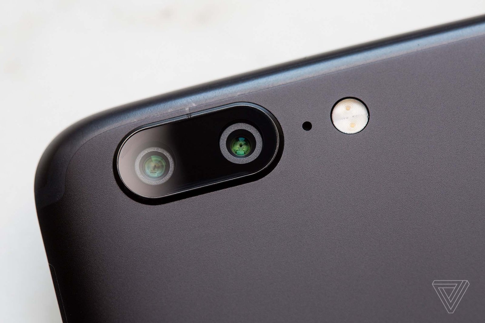 OnePlus 5 è il nuovo smartphone Android con 8GB di RAM 5 akrales 170615 1768 0075