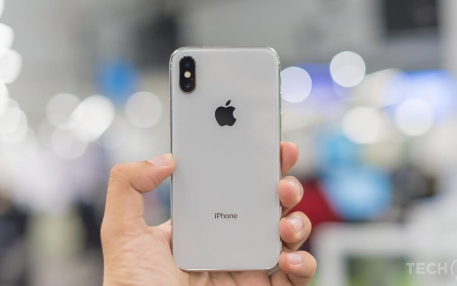 Francia indaga su Apple per truffa e obsolescenza programmata 1 Apple iPhone X first impressions 2