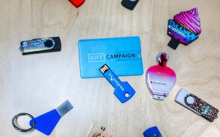 Migliorare la propria immagine e farsi conoscere con i gadget aziendali 6 chiavette usb personalizzate