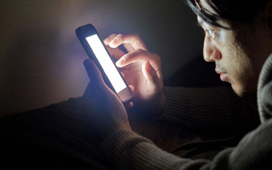 Smartphone e tumori: le onde radio dei telefoni cellulari possono essere cancerogene 3 smartphone cancerogeni tumori