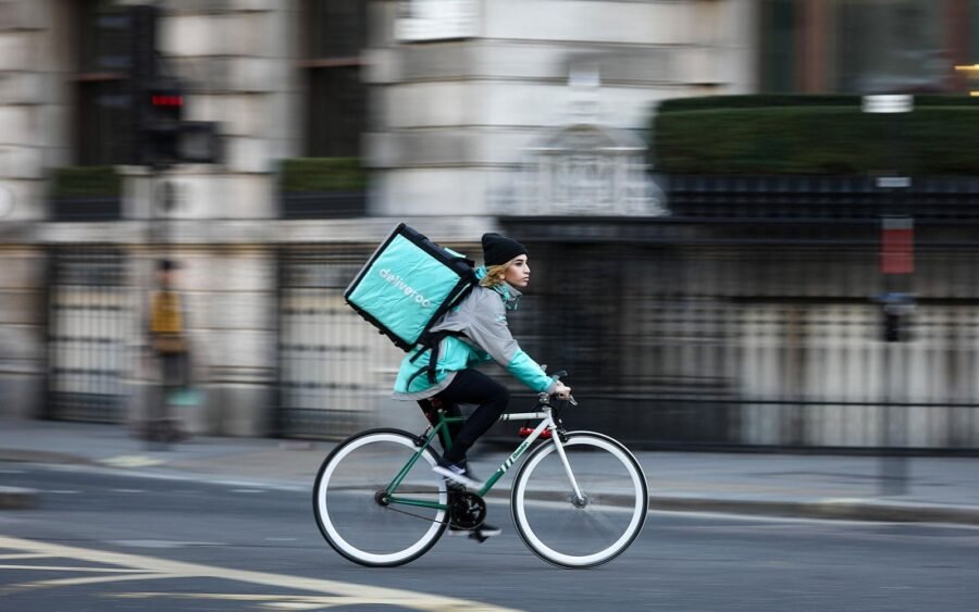 Amazon investe in Deliveroo: il gigante dell'e-commerce nel food delivery 1 nintchdbpict000299090241