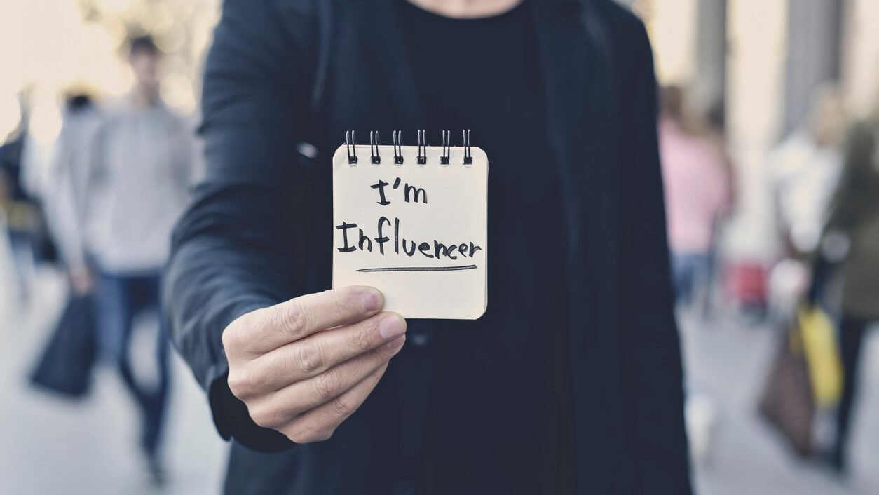Influencer su Instagram non tirano più come prima: crollo al minimo storico 4 cropped iStock 8237369481