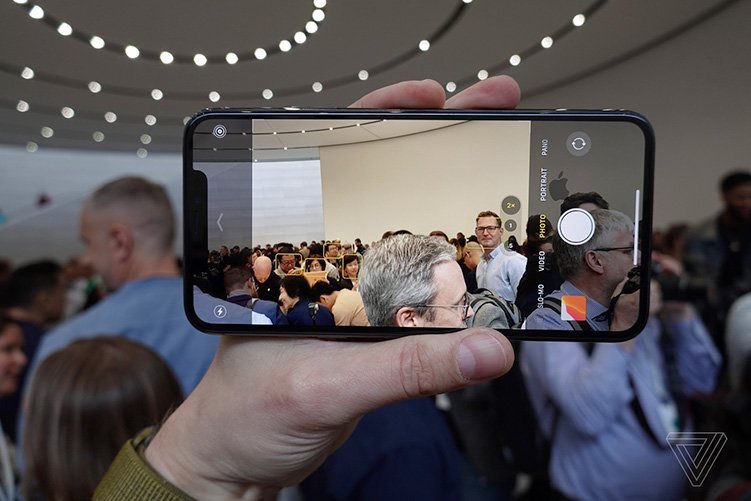 iPhone 11 Pro e Pro Max: Apple inserisce la tripla fotocamera, da 1189 euro 2 iPhone 11 Pro e Pro Max