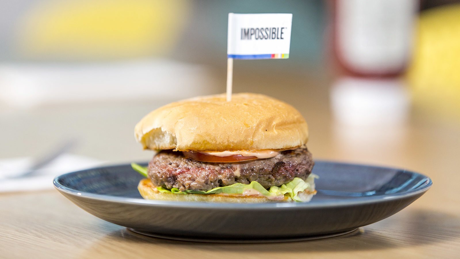 Impossible Burger: hamburger vegetali nei negozi di alimentari USA 1 cropped impossible burger