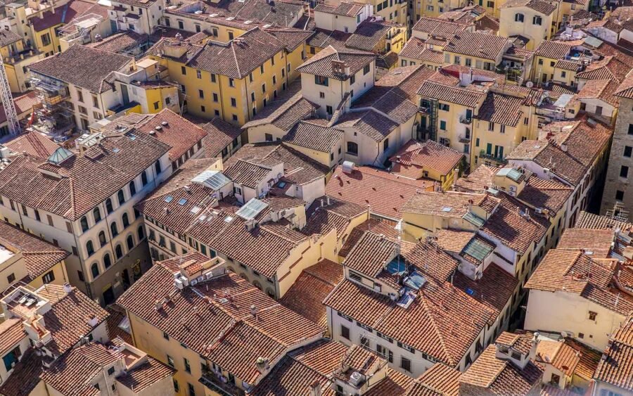 L'invasione di Airbnb: i centri città ridotti ad alberghi diffusi 6 louis charron CcfVLiZzGdc unsplash