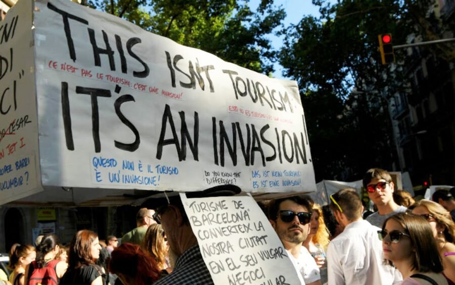 Invasione di Airbnb nelle capitali europee: anche Venezia e Firenze 1 barcelona protest airbnb