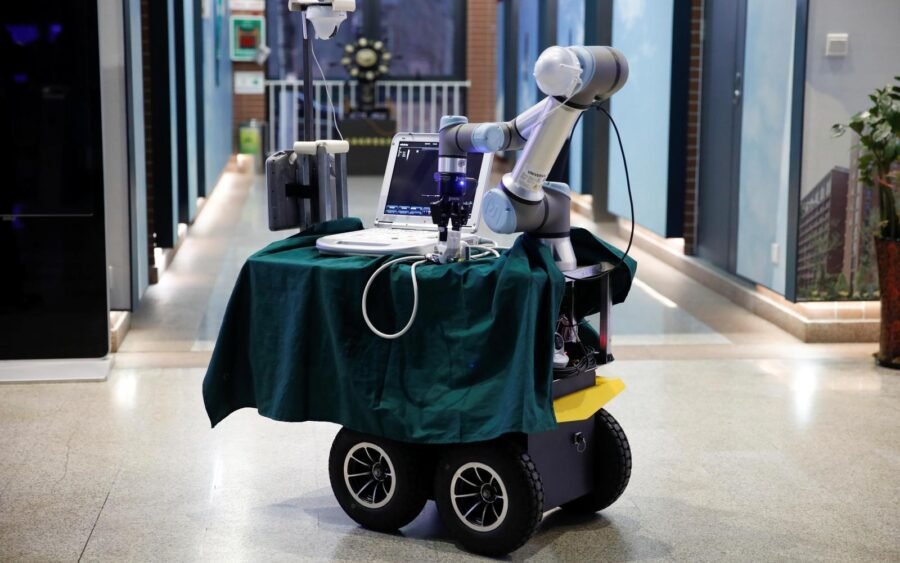 In Cina un robot cura i malati di coronavirus (e aiuta medici e infermieri) 6 Robot Coronavirus