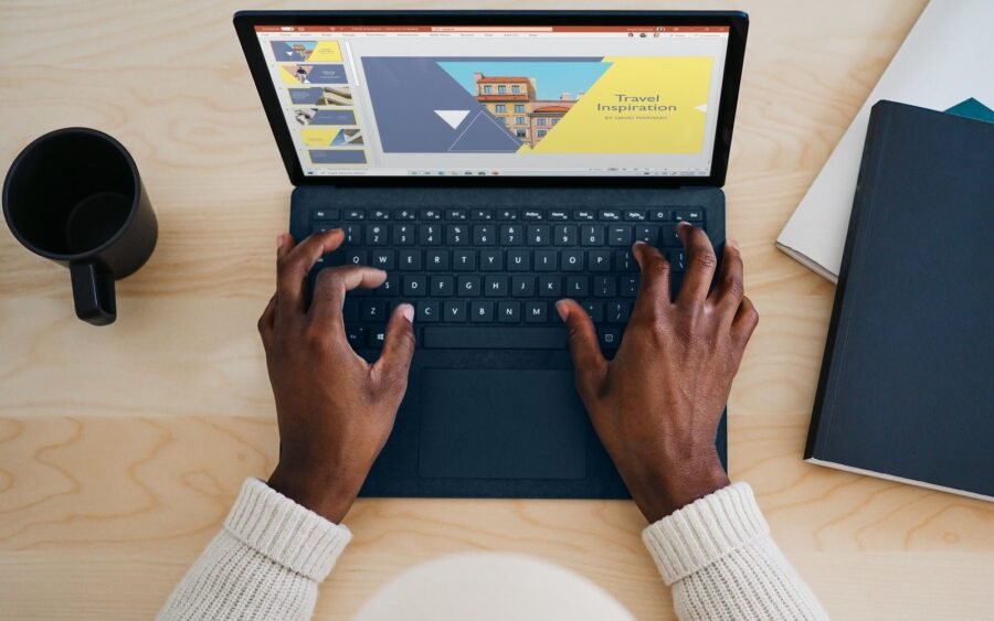 Lavorare da casa in totale sicurezza, la nostra prova di Bitdefender 2 windows nYObhCK1dmA unsplash