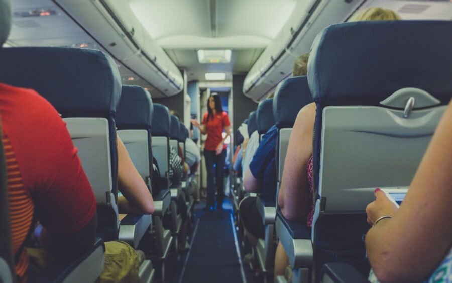 In quali Paesi si può viaggiare? Ce lo dice Re-Open EU! 2 neonbrand n YceUl10I0 unsplash