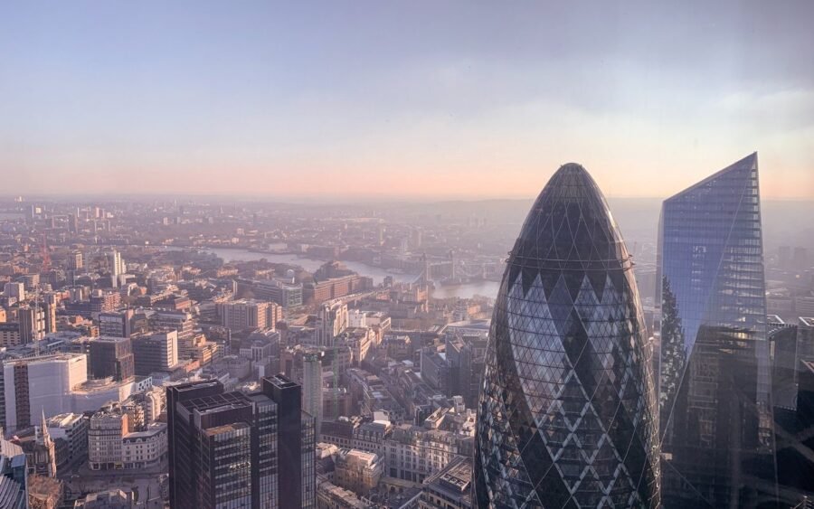 Amsterdam diventerà il centro della Finanza europeo al posto di Londra? 2 alevision co 7ojyp IXW7w unsplash risultato