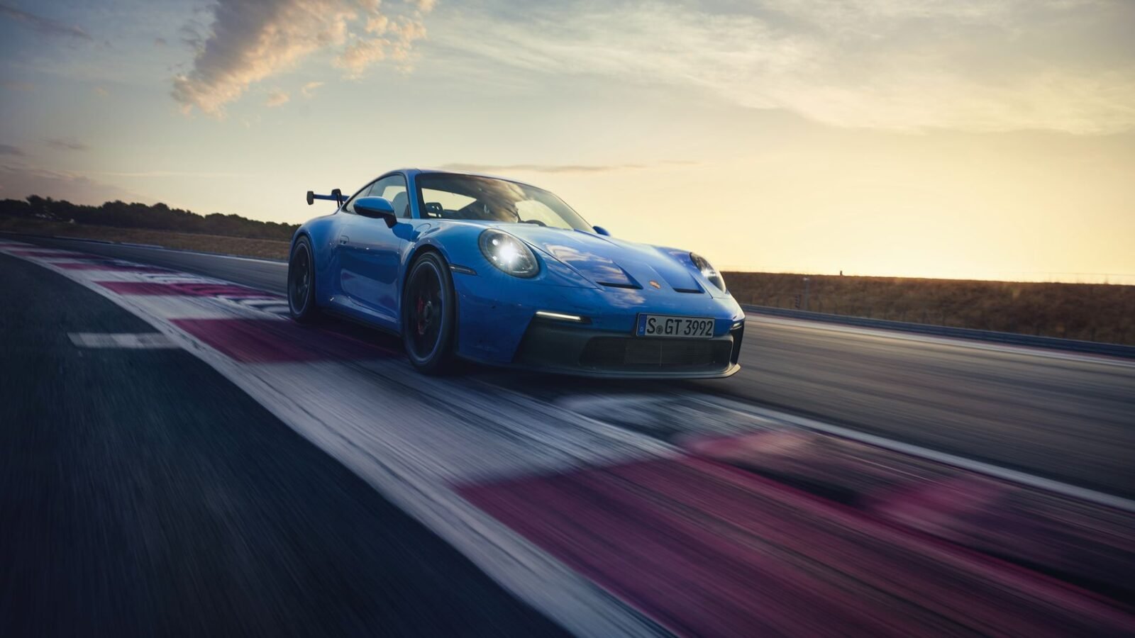 Porsche 911 GT3, il 6 cilindri boxer aspirato è più vivo che mai 1 Porsche 911 GT3
