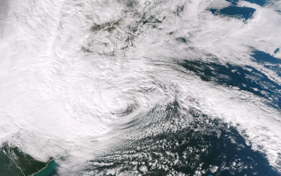 Previsioni meteo a lungo termine con l’IA: come funzionano e cosa cambia 4 satellite tempesta